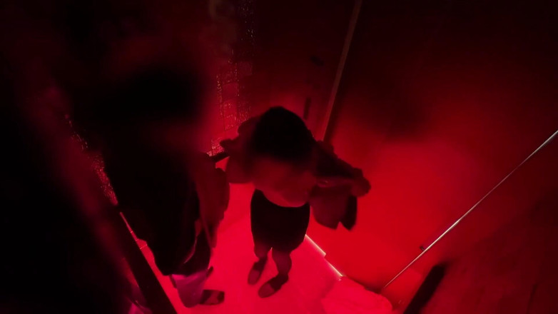 marutahub: Sex în lift. Clădire de birouri într-o vacanță. un bărbat și o femeie...