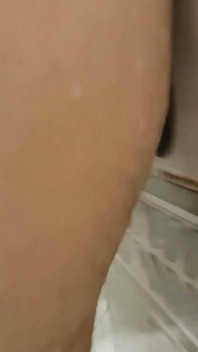 Dildofick und abspritzen in der dusche