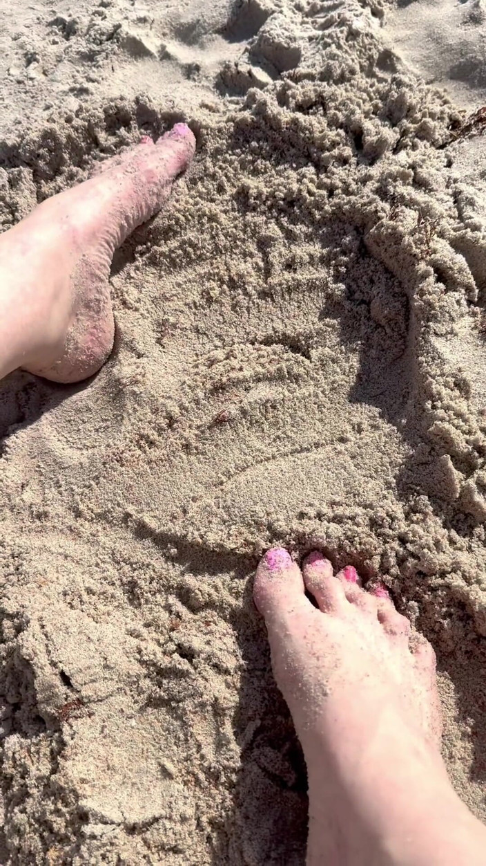 Peppermint Giantess: День на пляже с 67 богиней