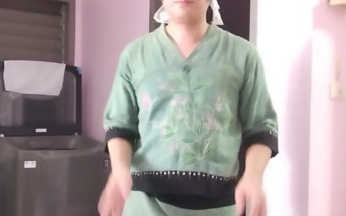 Fampfy Nana: I Am Beautiful in Thai Style.