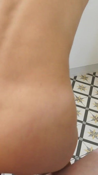 Napalona milf wysysających penisa w salonie