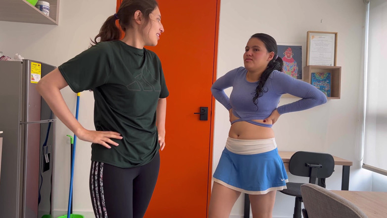 scarlettandc: Pieprzę się ostro w salonie domu do mojej przyrodniej siostry...