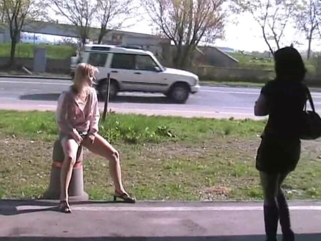 Femdom Austria: Sikanie na parkingu