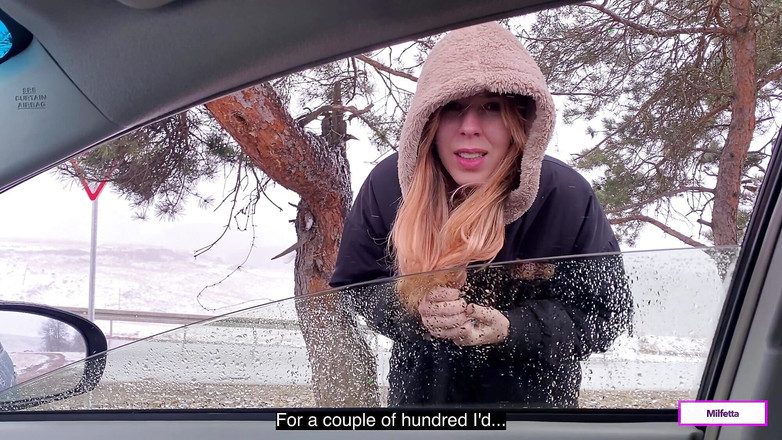 Milfetta: Una ragazza autostoppista del villaggio paga per la sua tariffa...