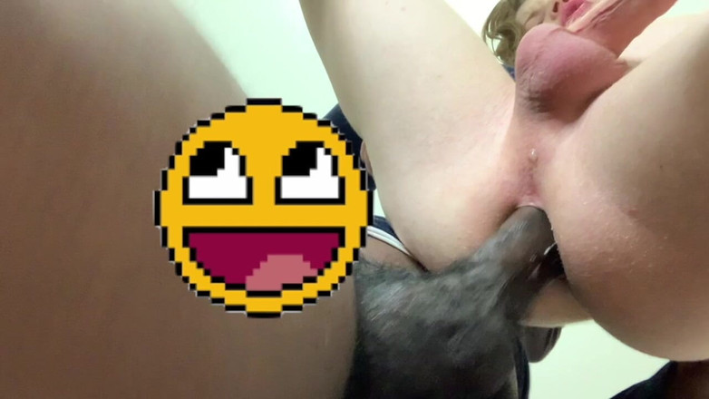 Hott girl pawn studio: Mengongkek kepala merah yang cantik.