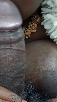 Hintli kadın sakso çekiyor ateşli edepsizce konuşuyor