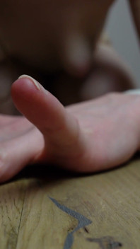 Cuide Mis Uñas Y Las Pinto Con Un Esmalte Claro