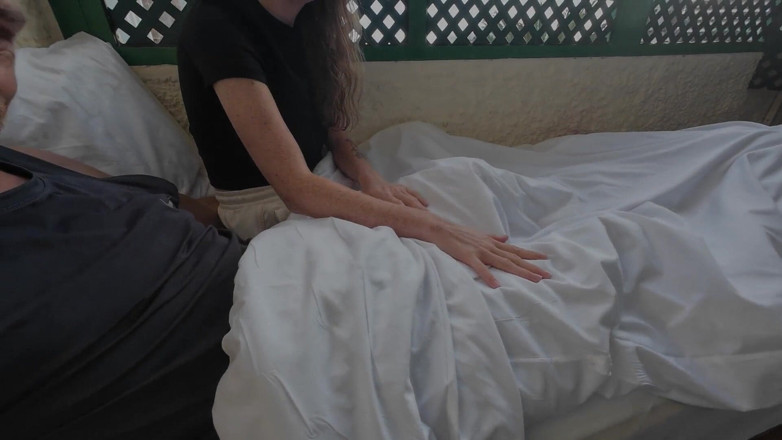 SkinnyWithAHugeDick: Provocando seu pau grande na varanda do nosso hotel
