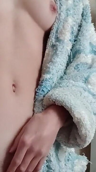 After My Bath, I Masturbate While My Parents Are Having Dinner