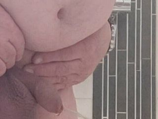 Karlchengeil: Shower Games Close up