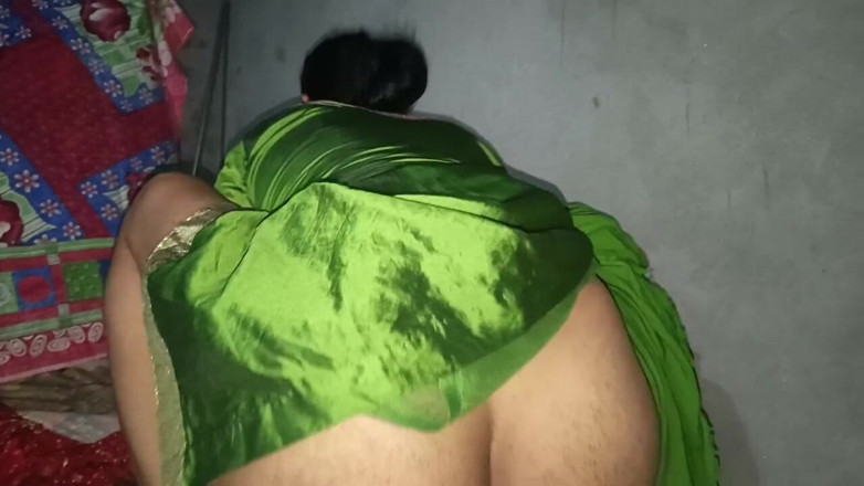 Kavita69: Bhabhi desi menunggang batang abang ipar dalam saree hijau