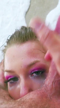 Hottie mungil Casey Candy menikmati boner keras Toby Dick!