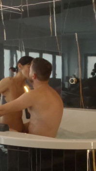 Kacang Dalam Pepek Saya Papi - Seks Romantik Sengit Dengan Latina Panas Veronica Leal Jacuzzi