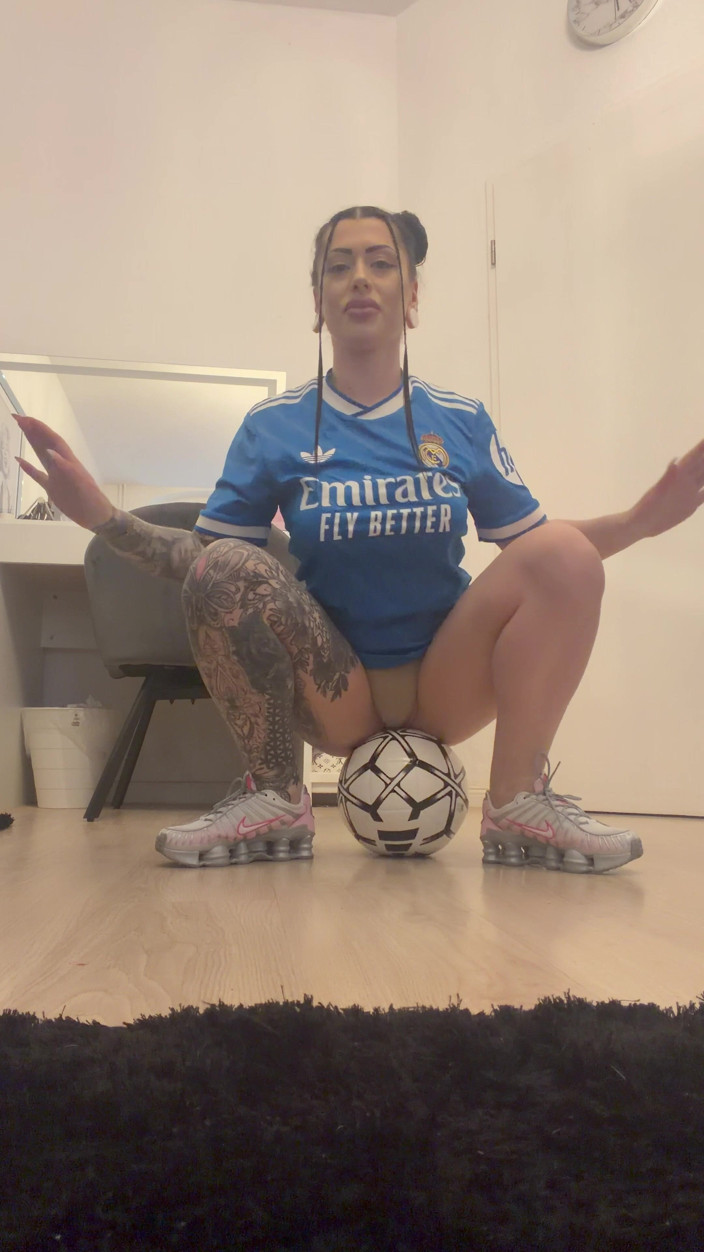 Princess1312: Beautiful Foot Football Video Incl Real Madrid Jersey