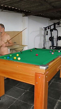 Crown cântând gol