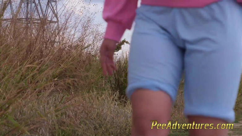Pee Adventures: Pissen in ihre kleidung, als sie joggen ging