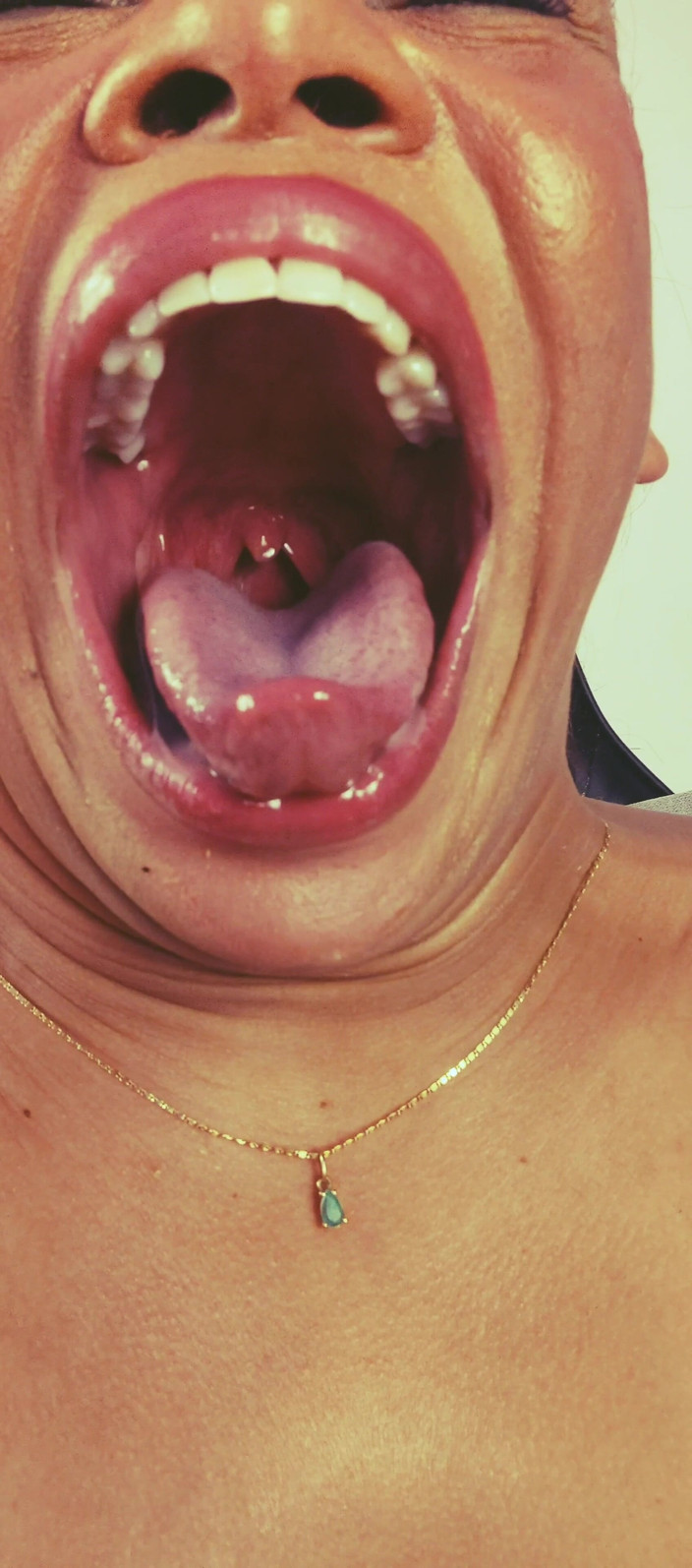 anabel693: Feticcio fuma bocca e lingua