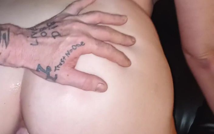 Nickyloves: 爸爸在我们的周年纪念日伸展我的屁股