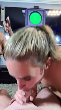 POV - สาว Desi และฉันดูดควยแฟนหนุ่มในความท้าทายไฟเขียวไฟแดง