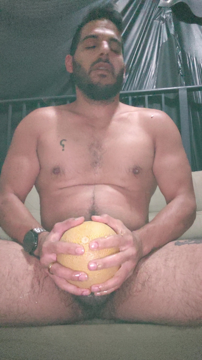 Grayalpha: Fetiche de comida follando el melones tan loco que puedo...