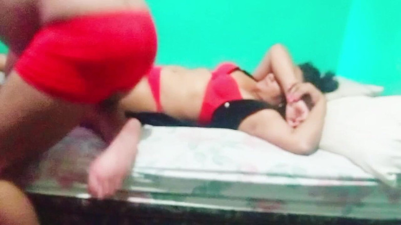 BigassMILF40: बड़ी गांड वाली काले बाल वाली की हॉट मालिश मुख मैथुन में समाप्त होती है