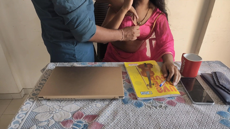 Mumbai Ashu: Mevrouw had seks met kantoorjongen Hindi-audio