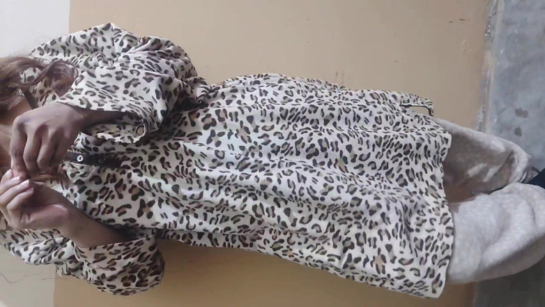 Sairaxsaim: Pakistaneză frumoasă desi bhabi mă tachinează