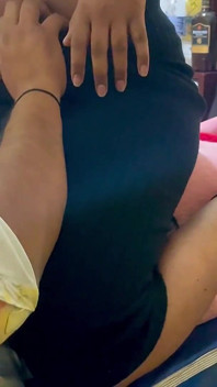 PARTEA 1 Bhabhi a intrat în cameră, m-a trezit și a început să mă simtă și s-a uitat luându-mi pula în gură.