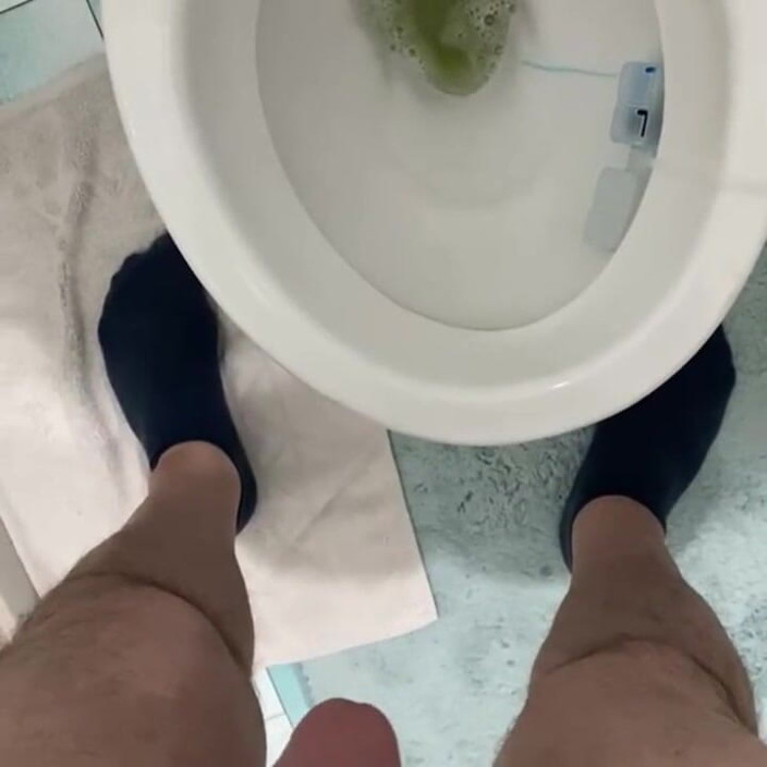 Hakanbeyzade: Turkish Hairy Cock Pee Video
