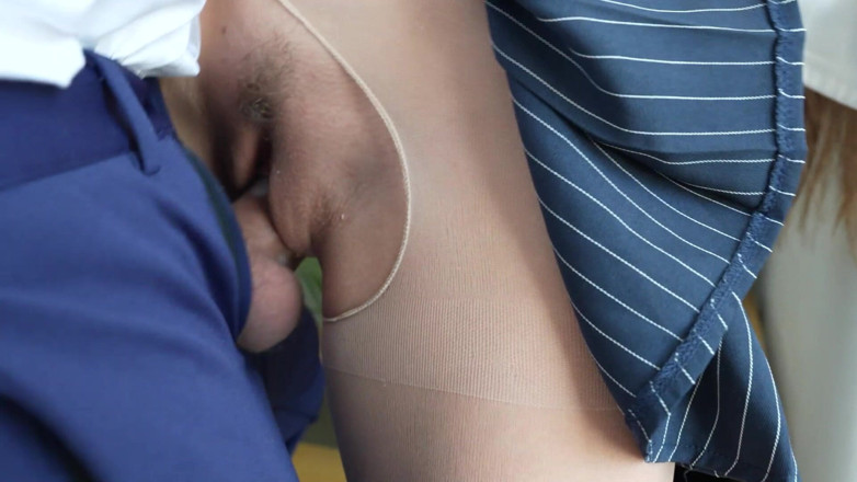 Kriss Kiss: Bos Ngentot Mulut Dan Memek Sekretaris Di Atas Meja Di...