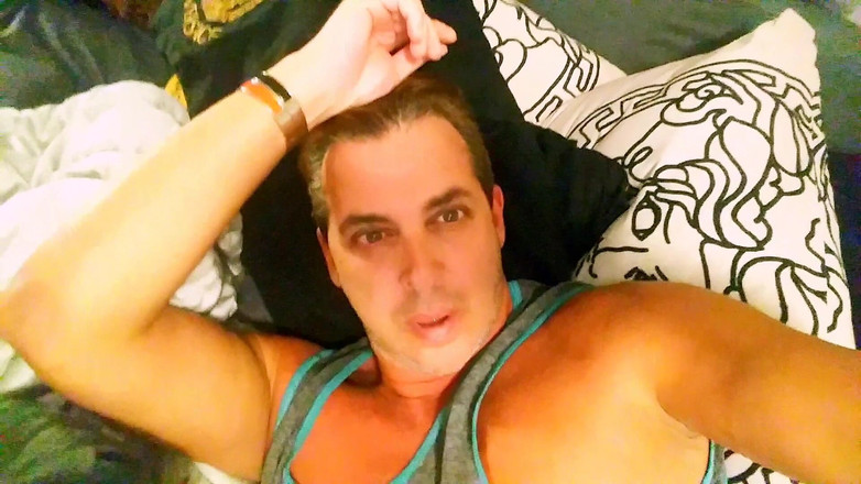 Cory Bernstein: सौतेले बेटे ने सौतेले पापा को फोन पर हिलाते हुए पकड़ा सेलिब्रिटी सेक्स टेप
