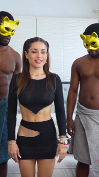 Latina Frumoasă Împotriva a Doi Bărbați Negri Mascați. Rubi Cosmo, Halloween Interrasial În Fakings Black Fix