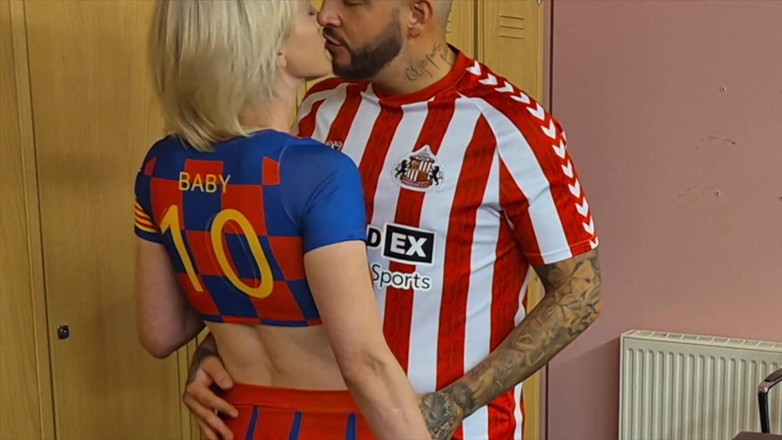 ScarlettStClaire: Cheerleaderka lubi głębokie gardło piłkarzy kutas