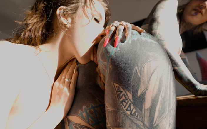 Z-Filmz: Tattoo lesbiennes anaal extreem - Anuskatzz spuiten overal over Eden Ivy -...