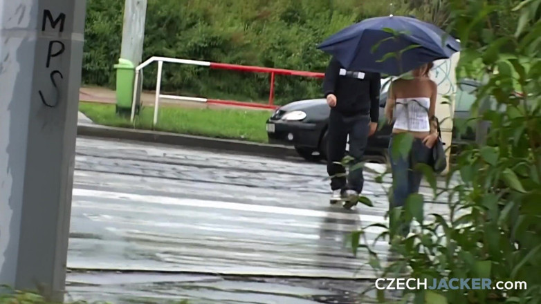Czech Jacker: Tsjechische Jacker 9: tieten in de regen - nat, strak en volledig...