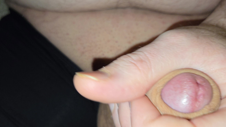 AssPlayLove: Angezogener schwanz wird gestreichelt