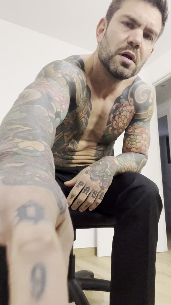 Juan Lucho Gay: Muscular Spaniard Jerks off