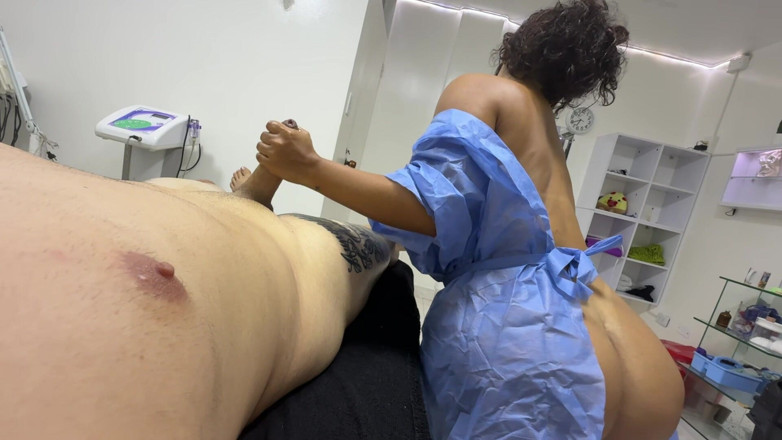 SENSESEX: La massaggiatrice mi permette di toccare il suo culo video...