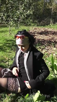 MILF Wanilianna Loves to Play with Her Pussy in the Open Air