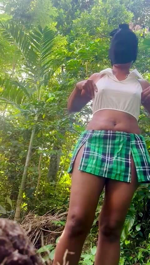 Sweetysingle: Sri Lanka - chica folla con consolador al aire libre en...