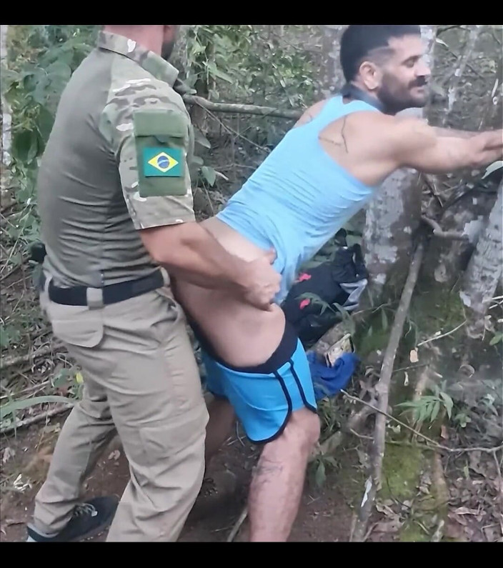 TpowerX: Sugând pula uriașă a polițistului