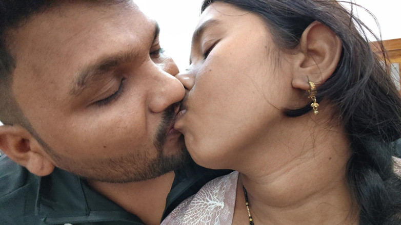 Premi pooja: Indian Desi Stepsister and Stepbrother Slowly Slowly Kissing Hot and...