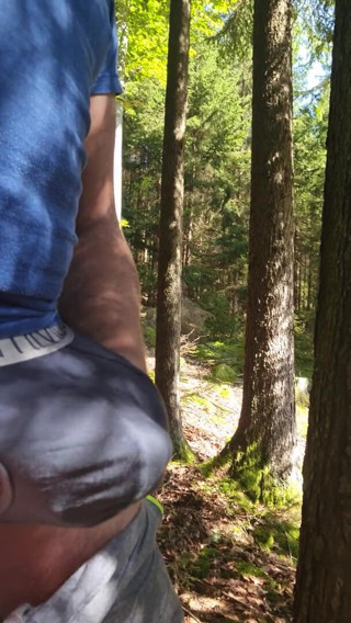 CumShorts: Outdoor cum