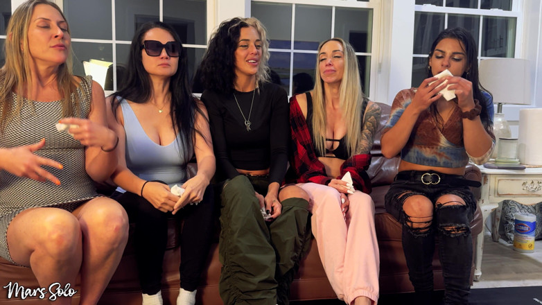 Mars solo: 5 Girls Try Sneezing Powder - Mars Solo, Sinthia Bee, Sexy...