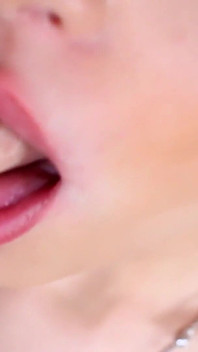 POVPERV. Naomi Woods la salope soumise a des lèvres incroyables sur ma pipe !