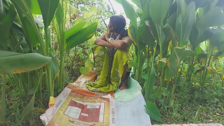 Pooja raniji: Giardino nella foresta indiana vicino a casa mio giardino fuori...
