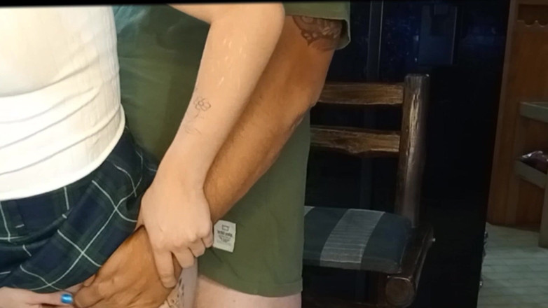 Bigjoefuckalott: Eu gosto de brincar com meus dois paus de meio-irmão...