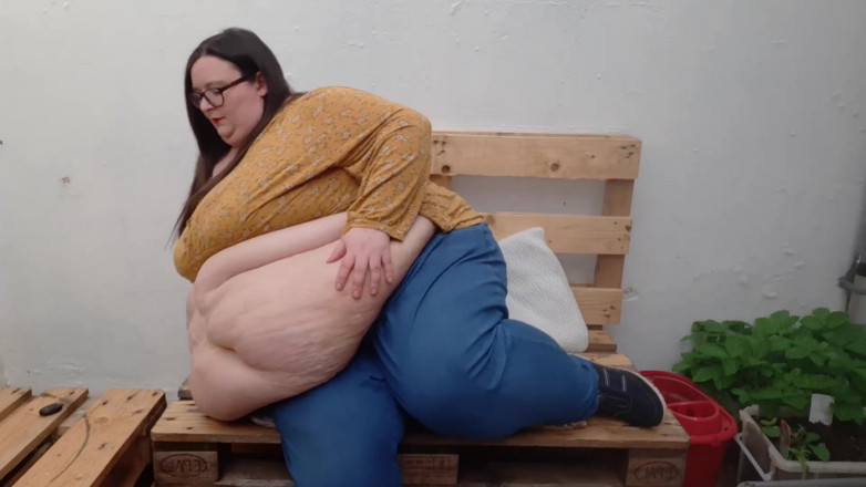 SSBBWLadyBrads: SSBBW secret garden belly and boob play