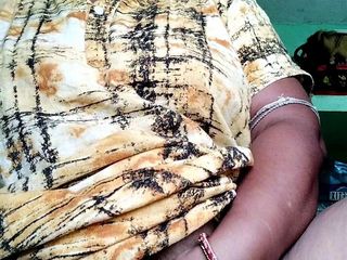 Hot bhabi: Desi Bhabi Brinjal Push in Romance Mood