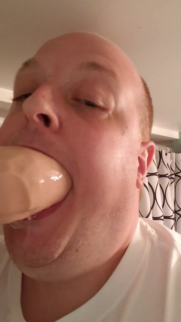 Charlieboy69: Спробуйте глибокий заглот для 14-дюймового ділдо